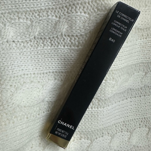 CHANEL CONCEALER NEW WITH BOX - Picture 2 of 2